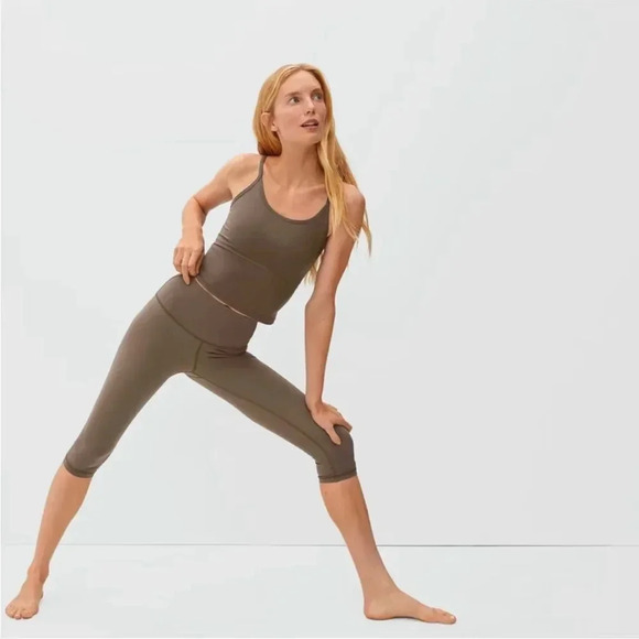 EVERLANE The Perform Cropped Leggings - Picture 2 of 5